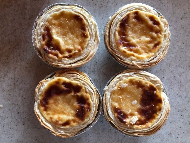 エッグタルトは１箱4個入り