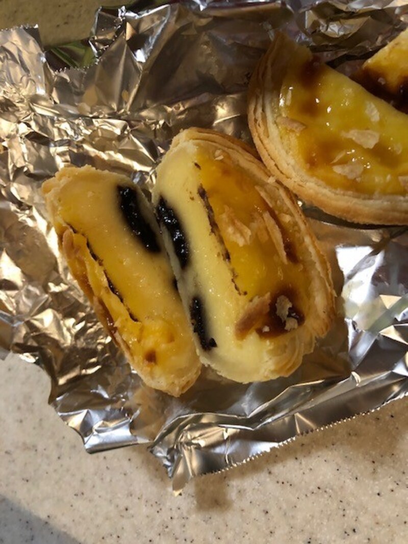 下の部分にチョコが入っている