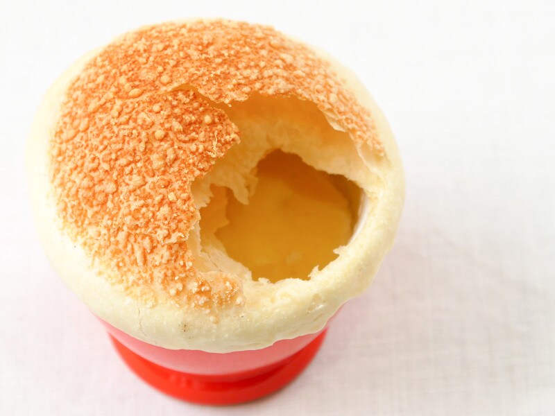 パルメザンチーズ香るパイ生地の下にはクリームチーズが