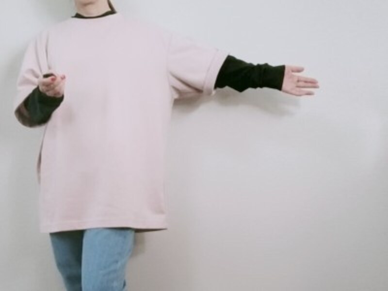 ユニクロユーメンズ「ヒートテックコットンクルーネックT(長袖)」Sサイズに、「エアリズムコットンオーバーサイズTシャツ(5分袖)」XLを重ね着