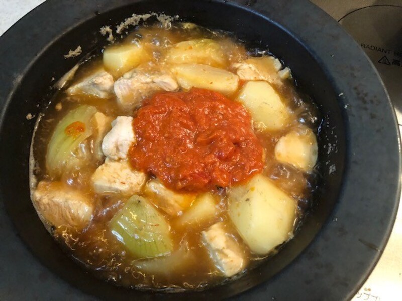 さらにパスタソースをいれる