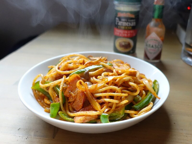 焼きスパゲティというジャンルでも人気なのはナポリタンですね。