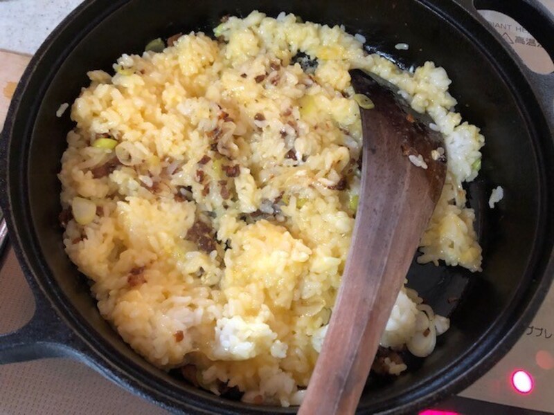 ご飯を炒める
