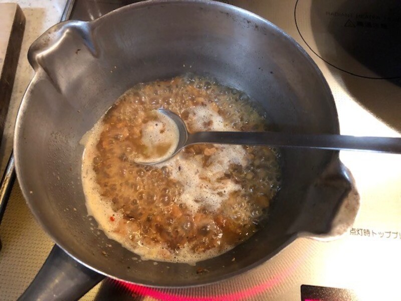 チャーハンの素を煮る
