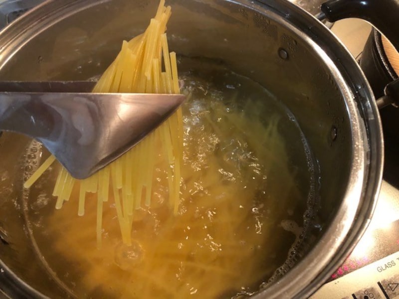 半分に折ると食べやすい長さになる