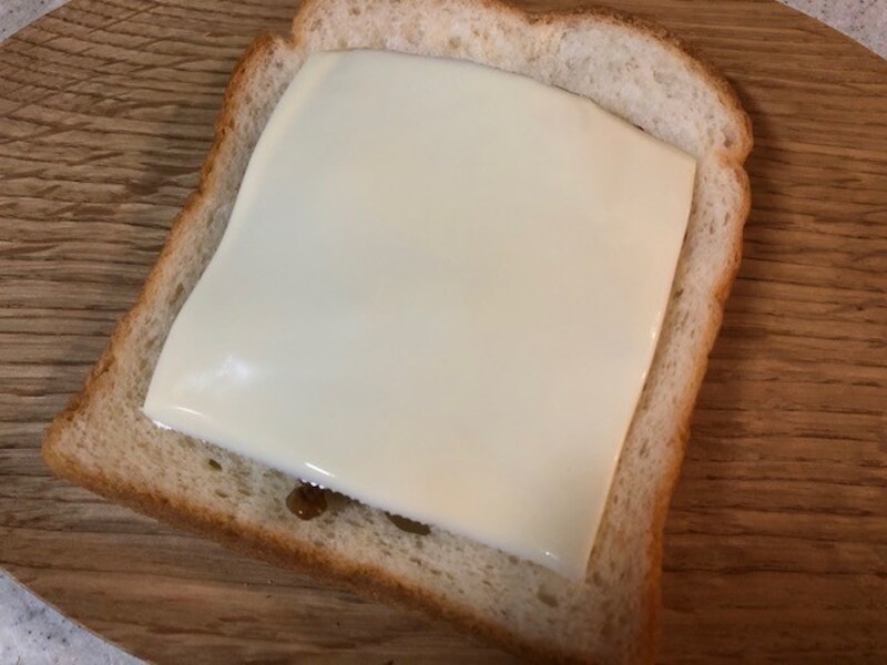 チーズを乗せる