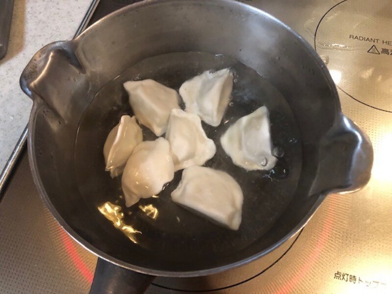 沸騰したお湯にいれる