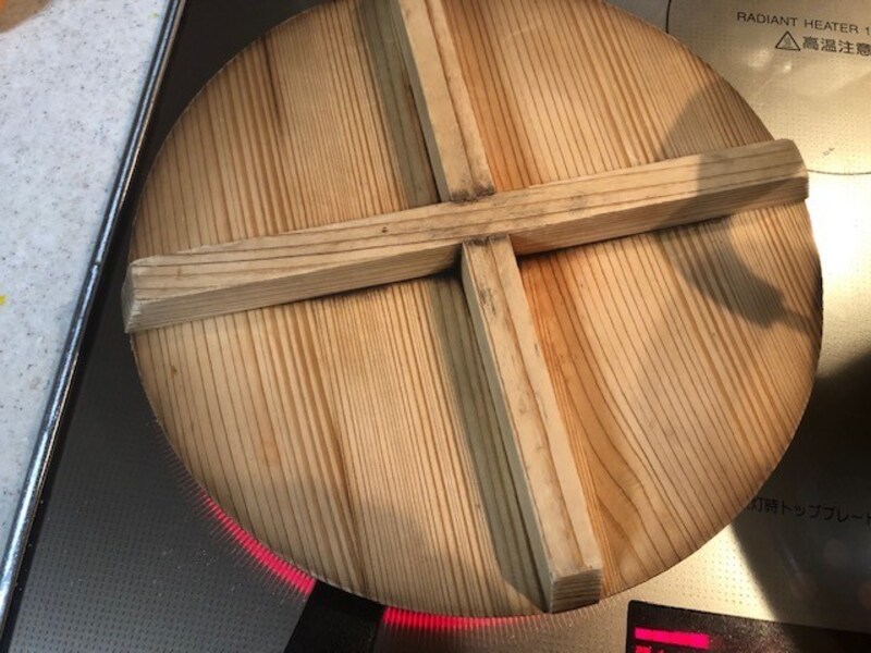 蓋をして蒸し焼きに