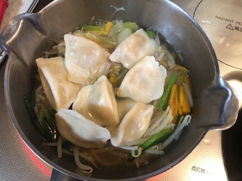 水餃子を煮込む
