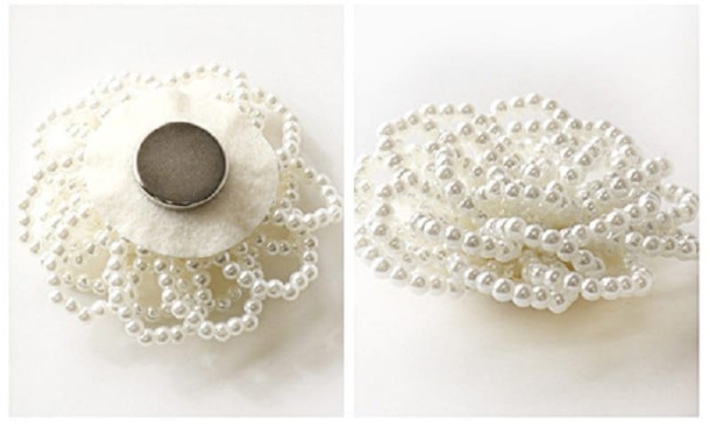 こちらは お洋服に穴を開けずに強力なマグネットで挟んでしっかり固定できます 価格 : 2,290円（税込） 