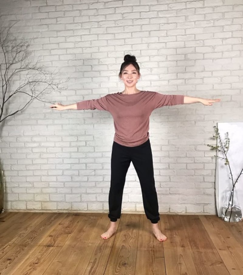 お腹は引き上げておきましょう！