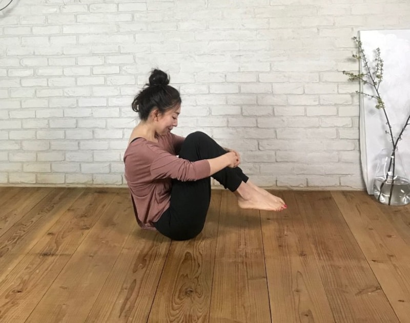 ボールのように小さくなって重心はできるだけ後ろに