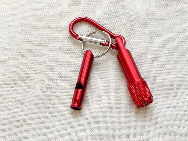 セリアのホイッスル付きLEDライト100円(税別)