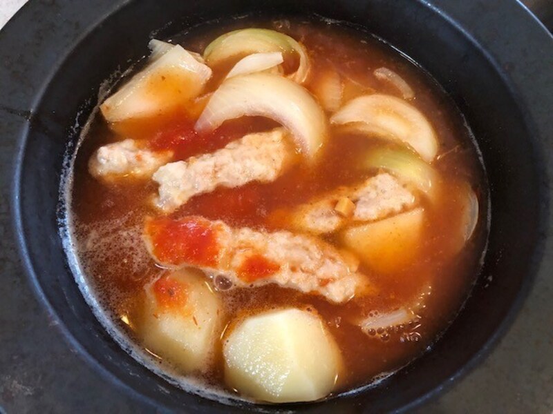 トマトソース投入