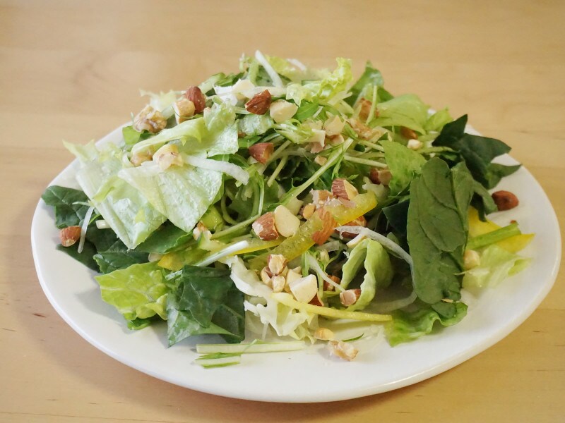 「オリジナル 素焼きミックスナッツ」の「ミックスナッツのサラダ」