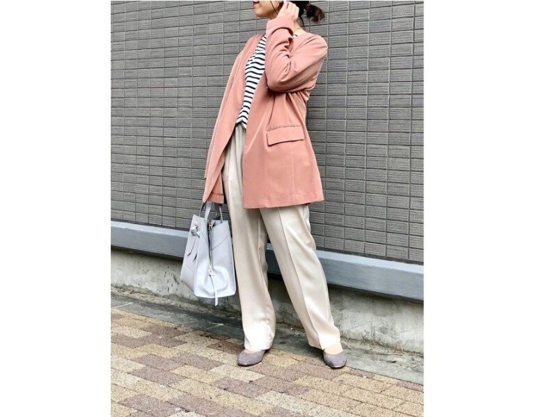 マニッシュなジャケットはピンクベージュなので意外に使いやすいのも◎　出典：WEAR