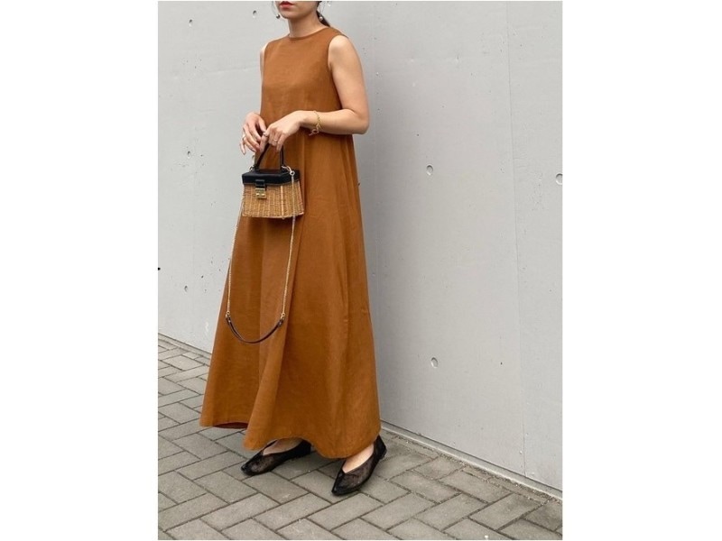 写真の人気リネン系ワンピースは5489円とプチプライス　出典：WEAR