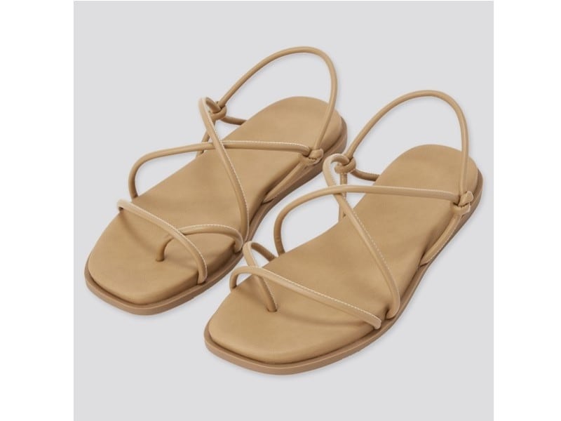 ユニクロ　コンフィールタッチストラップフラットサンダル　2990円（税込）