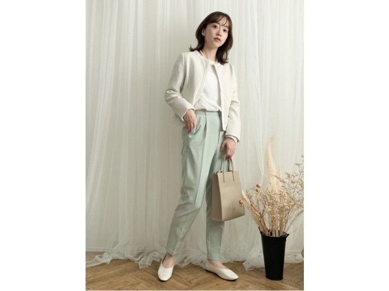 パステルカラーもデザインをきれいめに統一すれば大人っぽく着られます　出典：WEAR