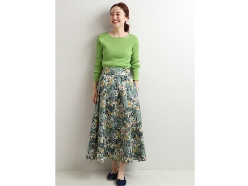 着るだけで顔が華やいで見えるような、着映えトップスを持っておくと便利です 出典:WEAR