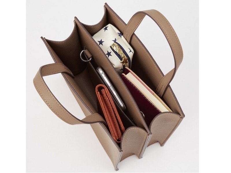 仕切り付き、さらに内ポケット付きなので、たくさん入ってきれいに収まるのが嬉しい