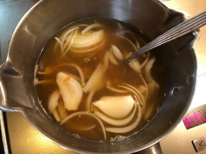 玉ねぎを煮る