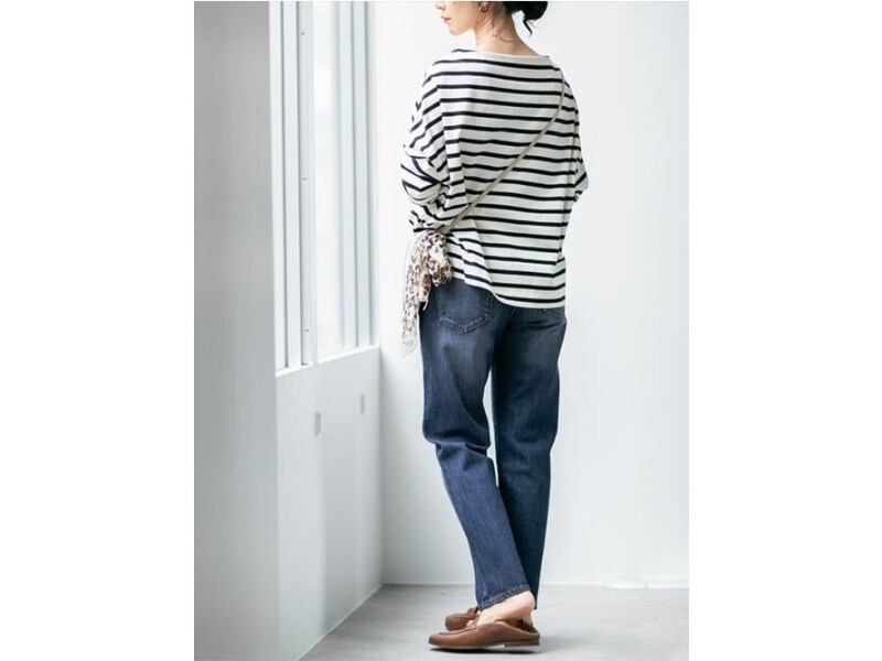 【OKコーデ】定番のボーダー＆デニムコーデはミュールで足元に抜け感を　出典：WEAR