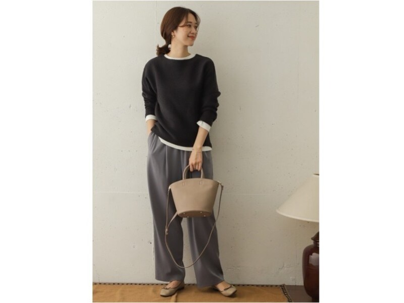 【OKコーデ】上下ゆるっとしたサイズのカジュアル服には「白」を効かせて 出典:WEAR