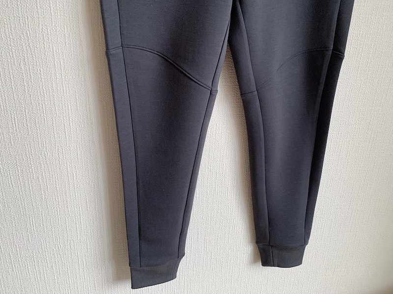 脚の部分にもデザインが入っているので、パジャマ感がないのが嬉しい