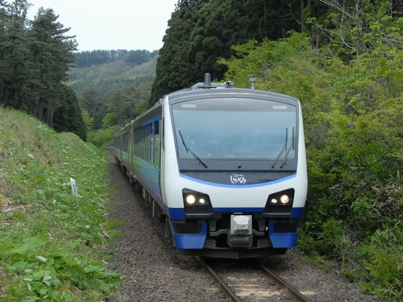 「リゾートしらかみ」青池編成