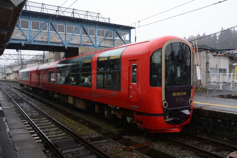 妙高高原駅に停車中の「雪月花」