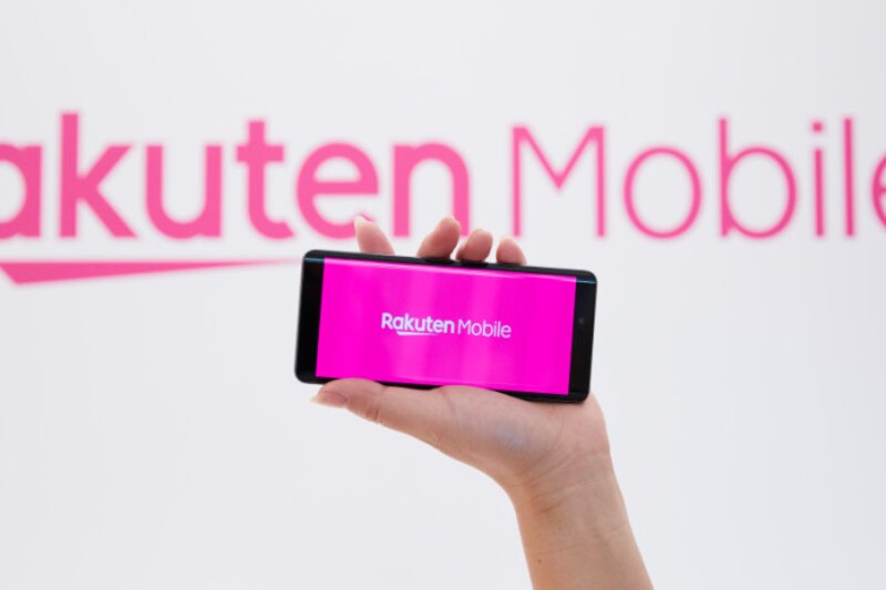 楽天モバイルオリジナルのスマートフォン「Rakuten Hand」。キャンペーン効果で品薄状態が続いている