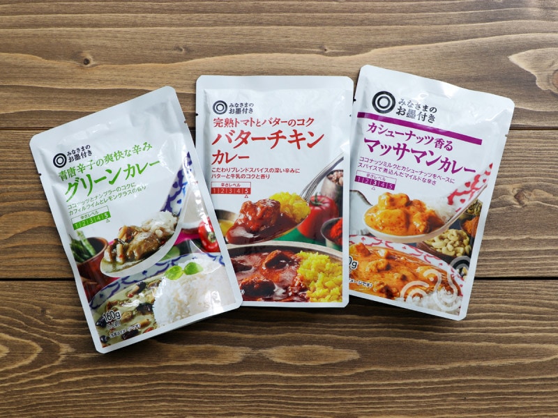 左から「青唐辛子の爽快な辛み グリーンカレー」「完熟トマトとバターのコク バターチキンカレー」「カシューナッツ香る マッサマンカレー」:各150円。