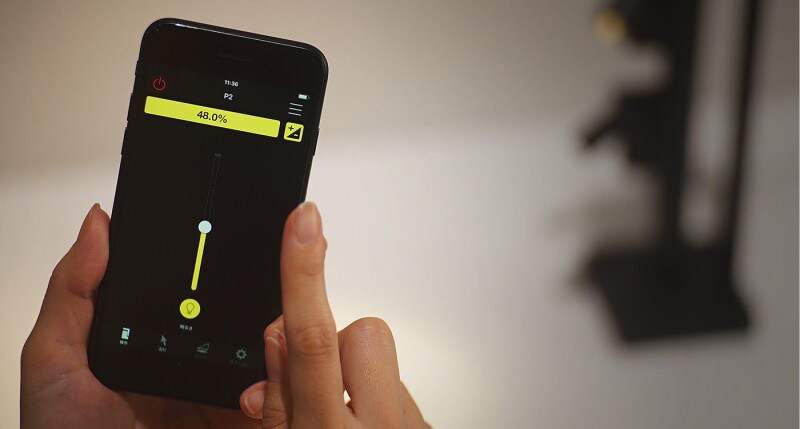 アプリはグラフィカルなインターフェイスで、簡単に設定ができる。複数のスポットライトを組み合わせて使うシーンの設定は最大5つまで登録可能