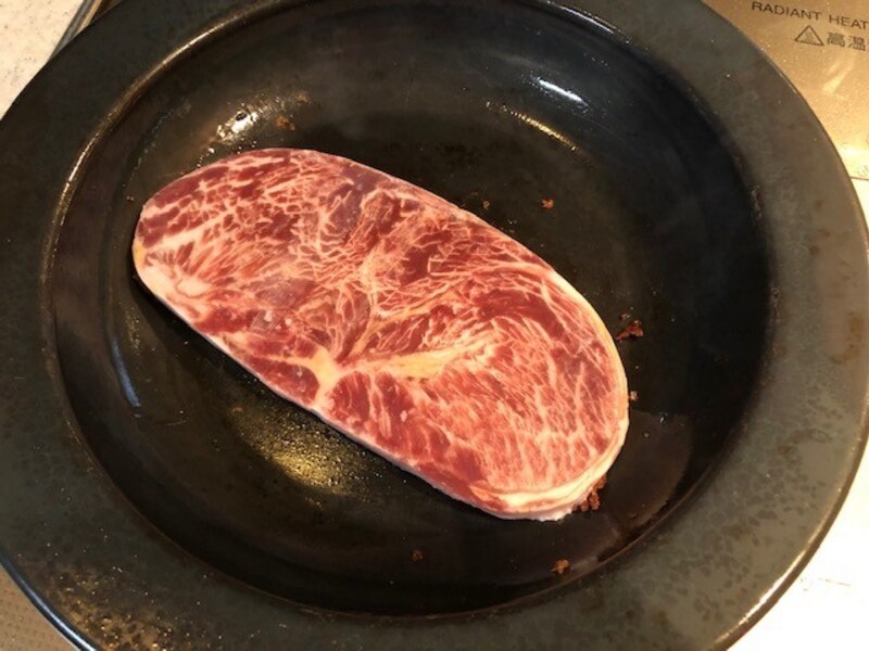 ステーキを焼く