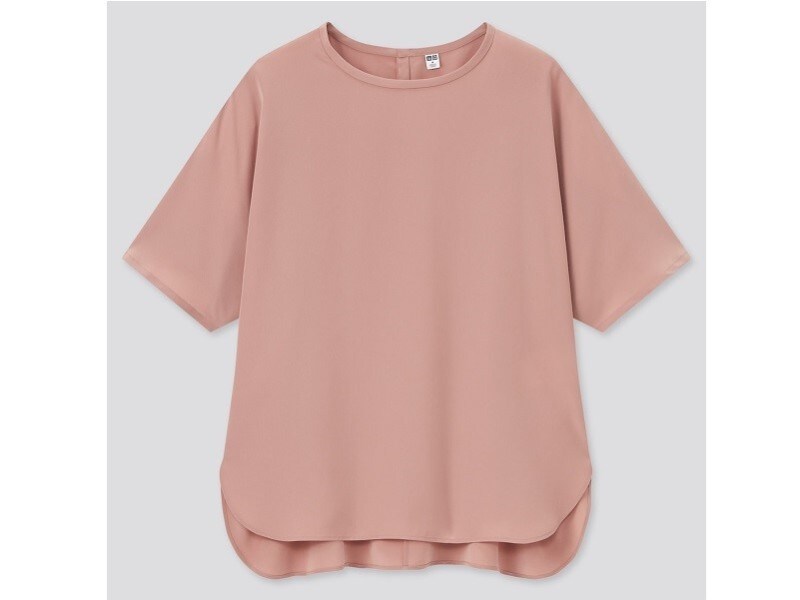 ユニクロ　シルフィールブラウス　1990円（税込）