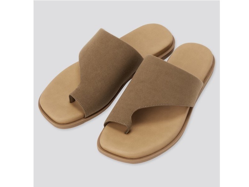 ユニクロ　トングサンダル　1990円（税込）