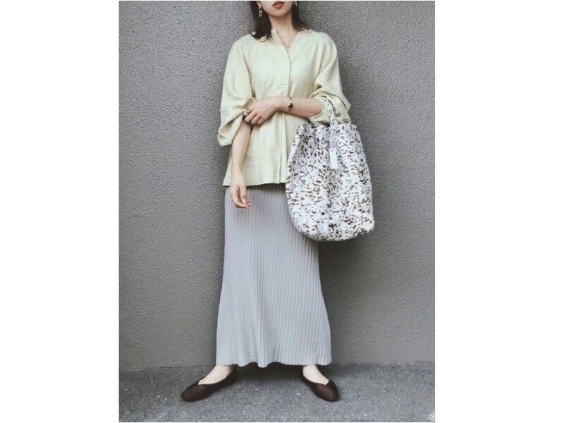 「チャイナフラットシューズ」はあか抜けて見える最新型フラットシューズ 出典:WEAR