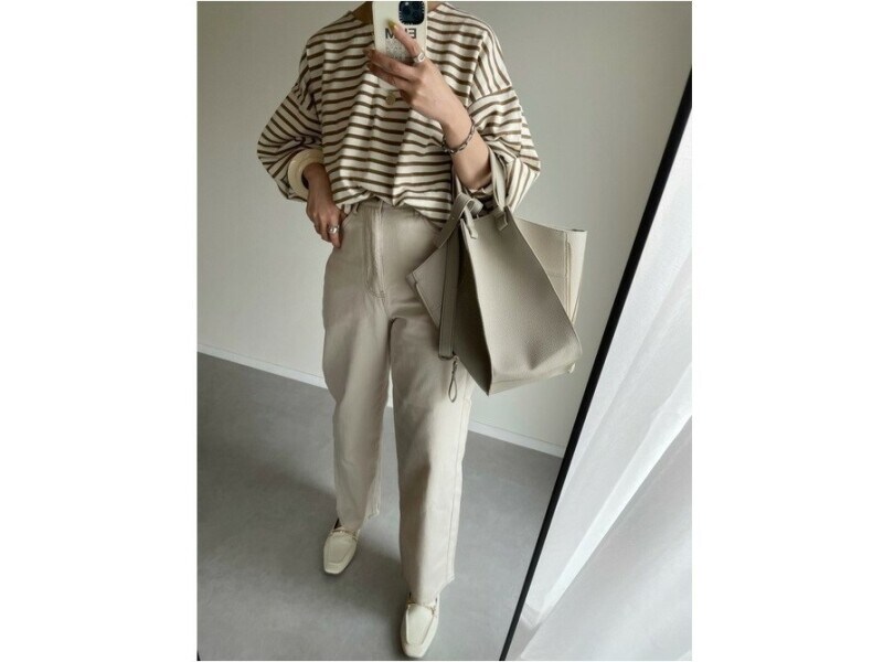 どちらも定番のボーダーとデニムでも、ホワイト系なら新鮮　出典：WEAR