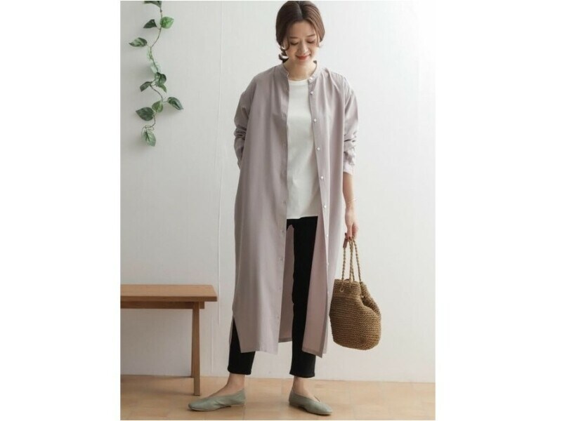 前開きで、ガウンのような感覚の羽織りとしても使えます　出典：WEAR