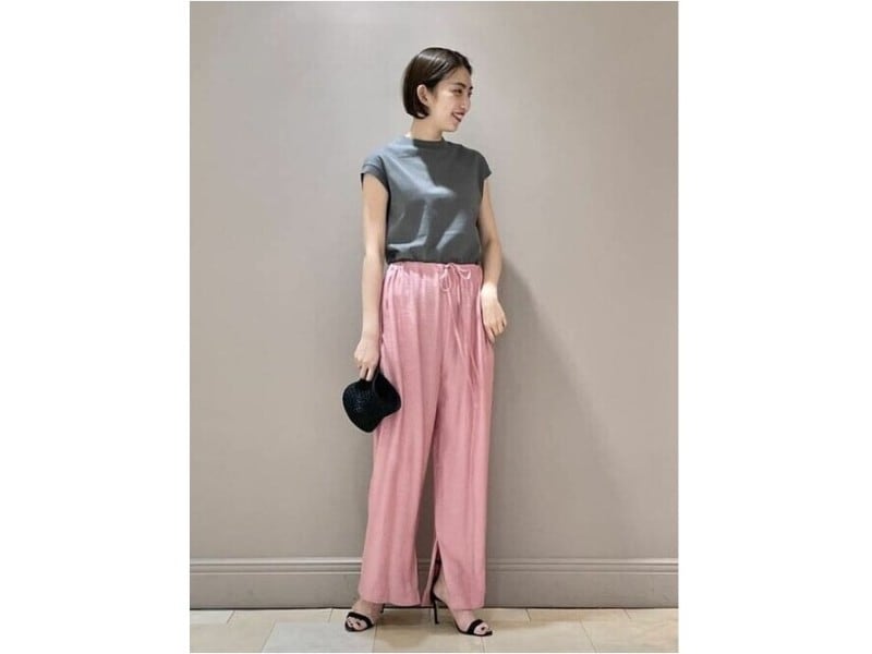 黒に加えてチャコールグレーやダークブラウンなどもおすすめです　出典：WEAR