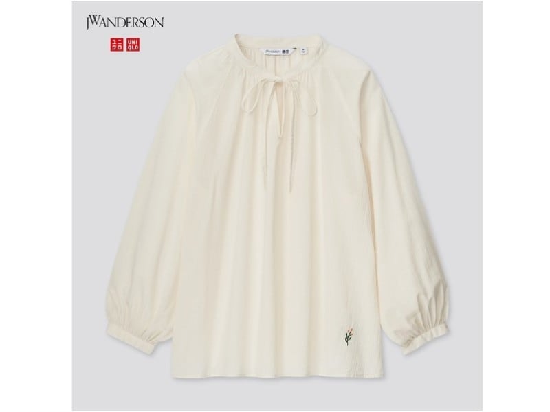 ユニクロ　ボリュームスリーブブラウス　2990円（税込）