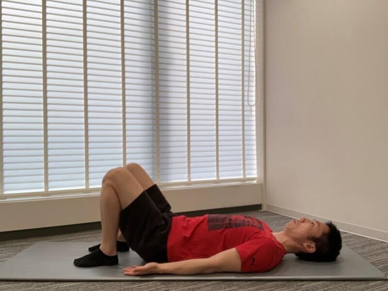 2～3秒かけてゆっくりお尻を下げる