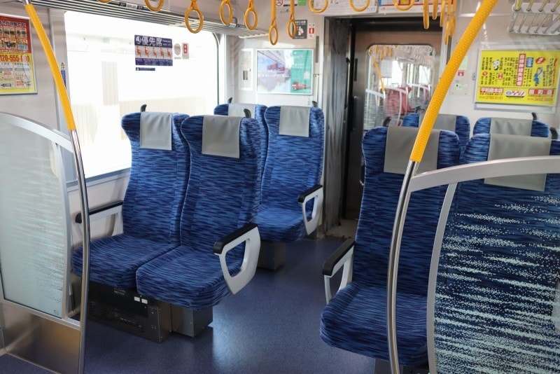 優先席のシートはブルー