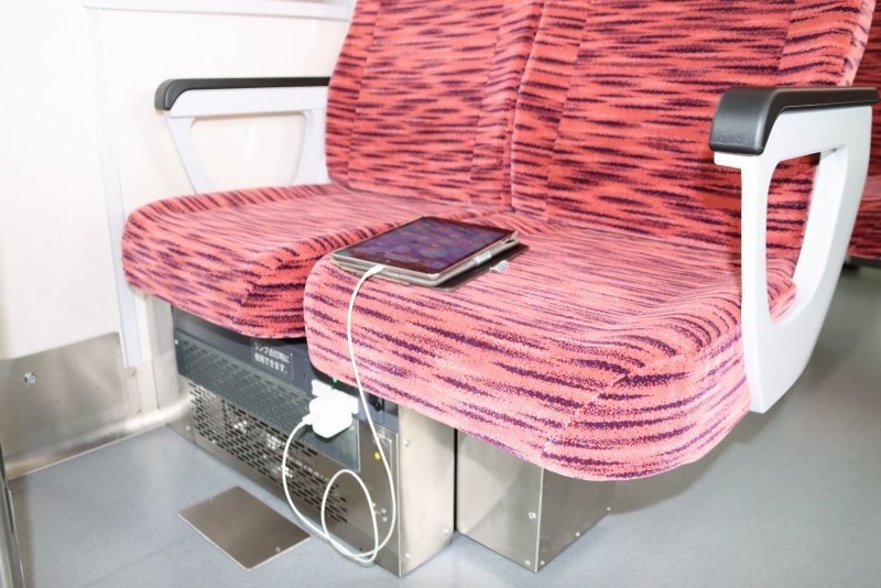 コンセントはすべての座席で利用可能