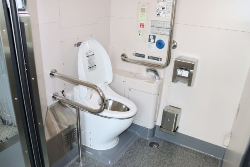車椅子でも使える多目的トイレ