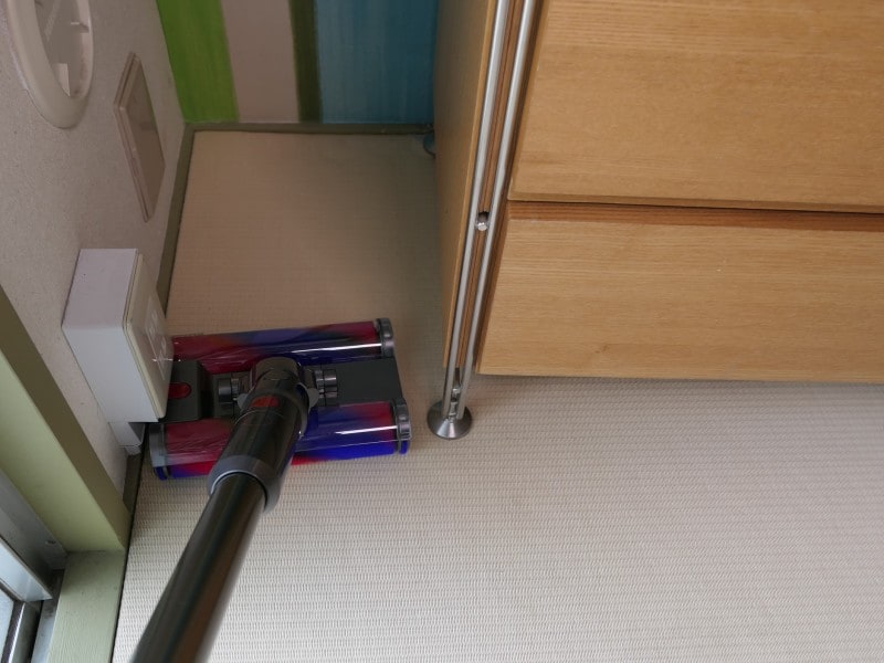 小ぶりのヘッドは狭い場所にも入り込みます