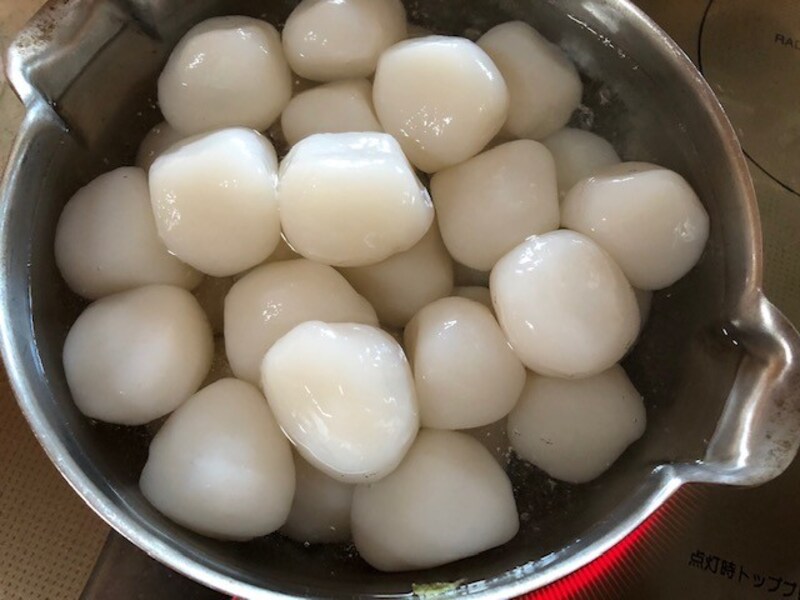 沸騰したお湯でゆがく