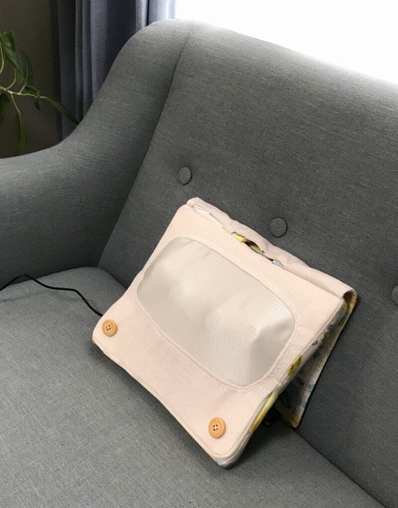 ソファに置いてみるとあまりのコンパクトさにびっくり！