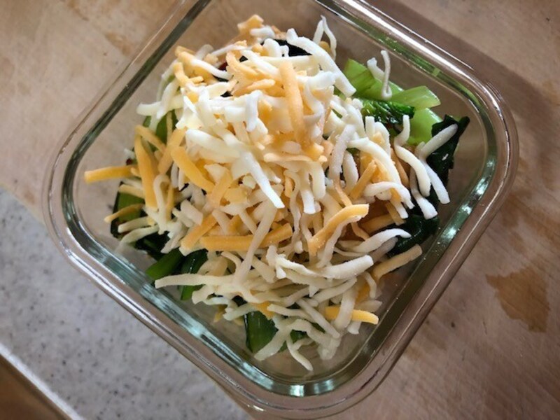 チーズをかける